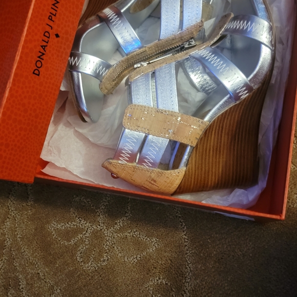 ‼️SOLD‼️🌟NIB🌟 Donald J Pliner Ginge-CD Wedge Sandal, Cork and Silver, Sz 6.5 - Picture 9 of 10